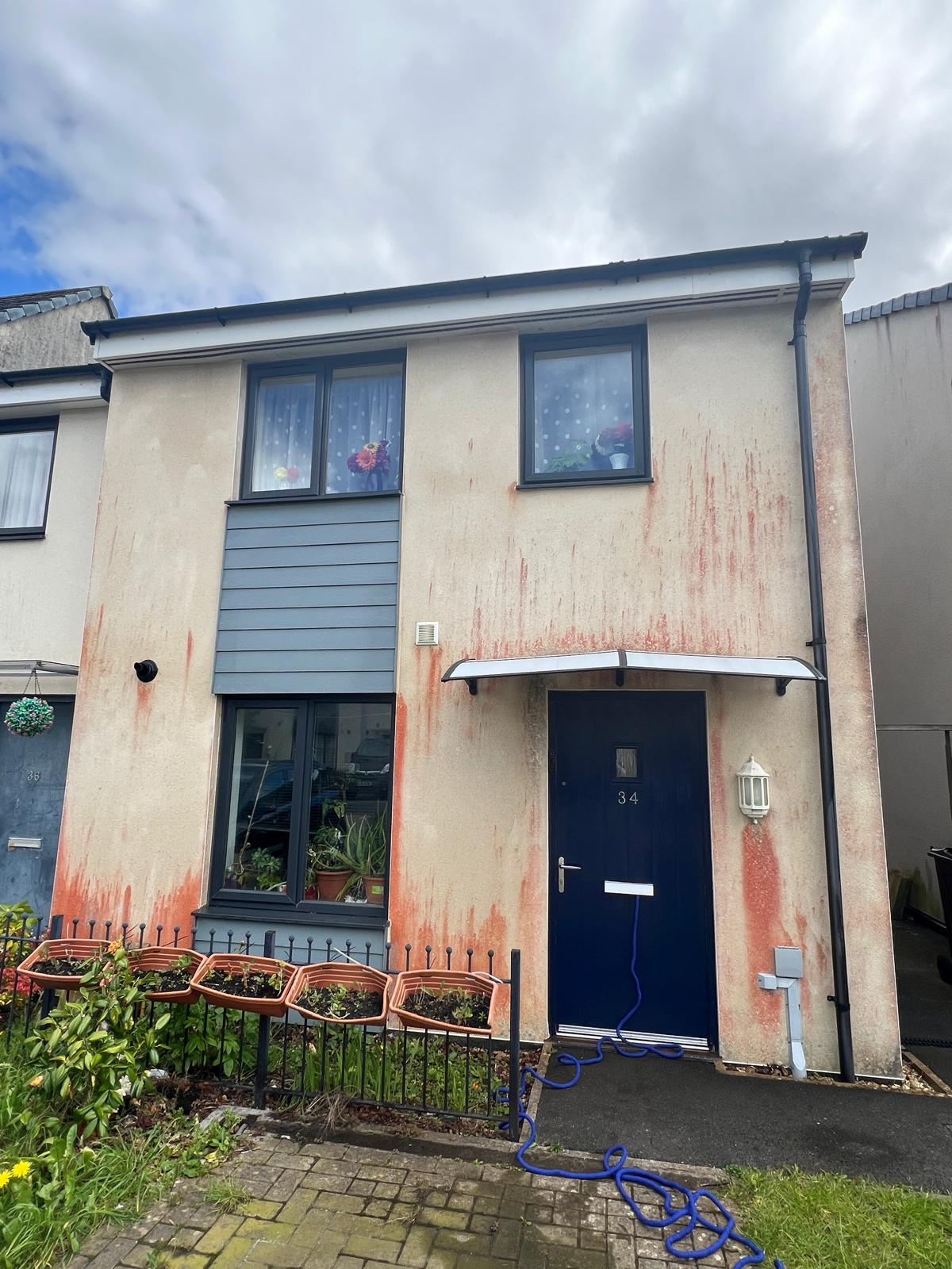 Before: House front render — red algae removed